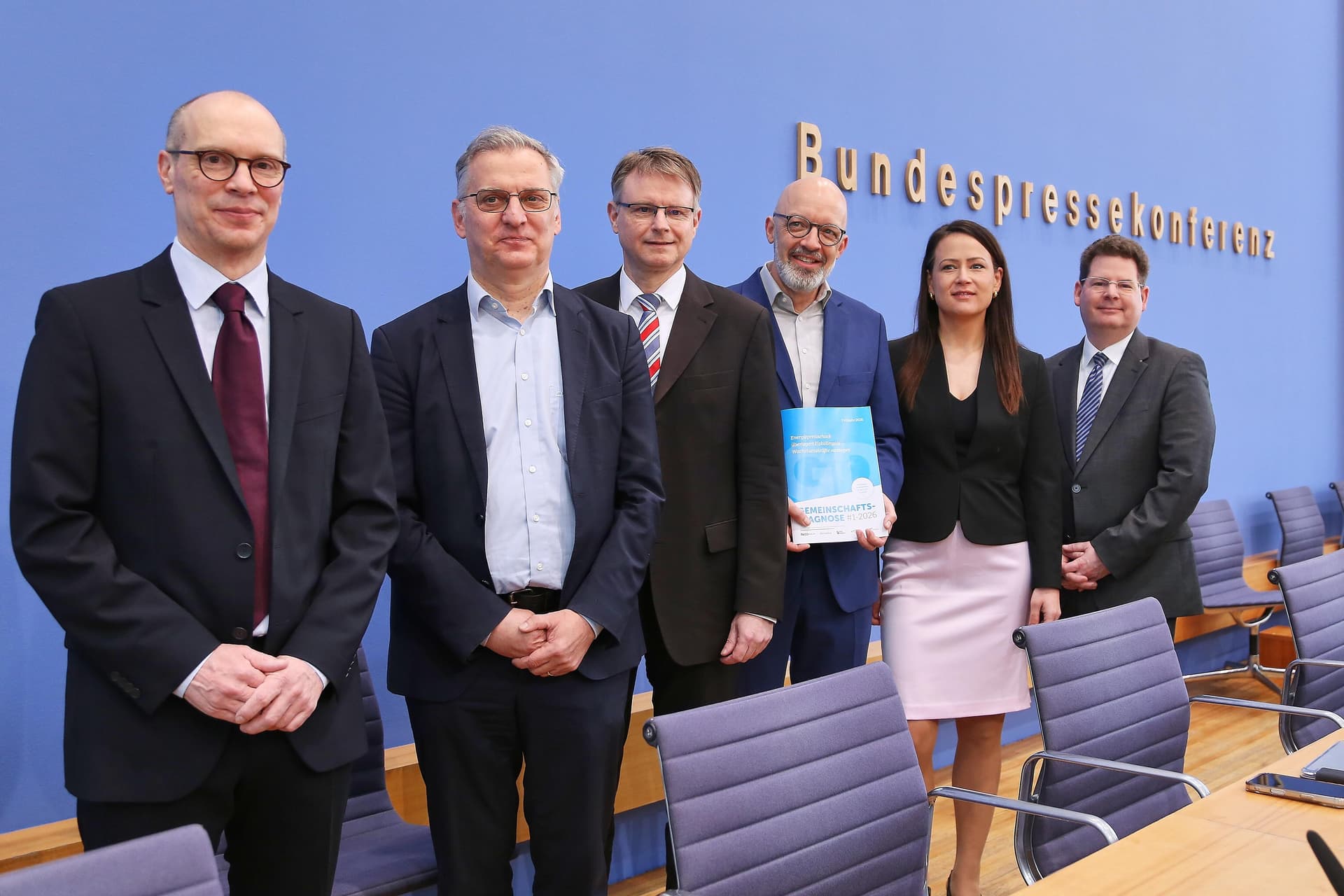 Horror-Gutachten der Wirtschaftsinstitute: „Müssen uns an 0 Prozent Wachstum gewöhnen“