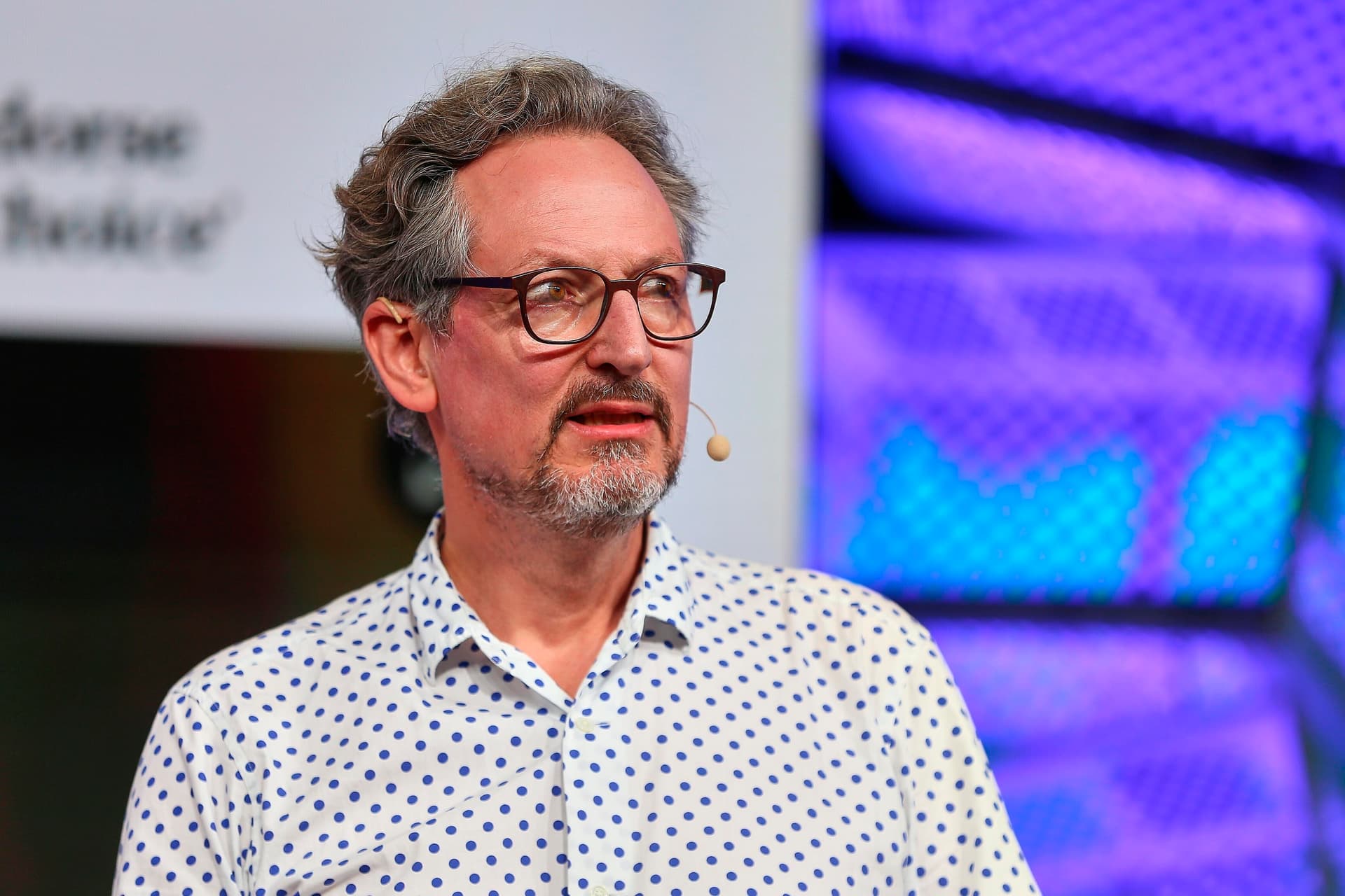 „Du schreibst zum Beispiel auch mehr Hassmails bei Hitze“: Moderator Eckart von Hirschhausen drückt der WM seine Klima-Agenda auf