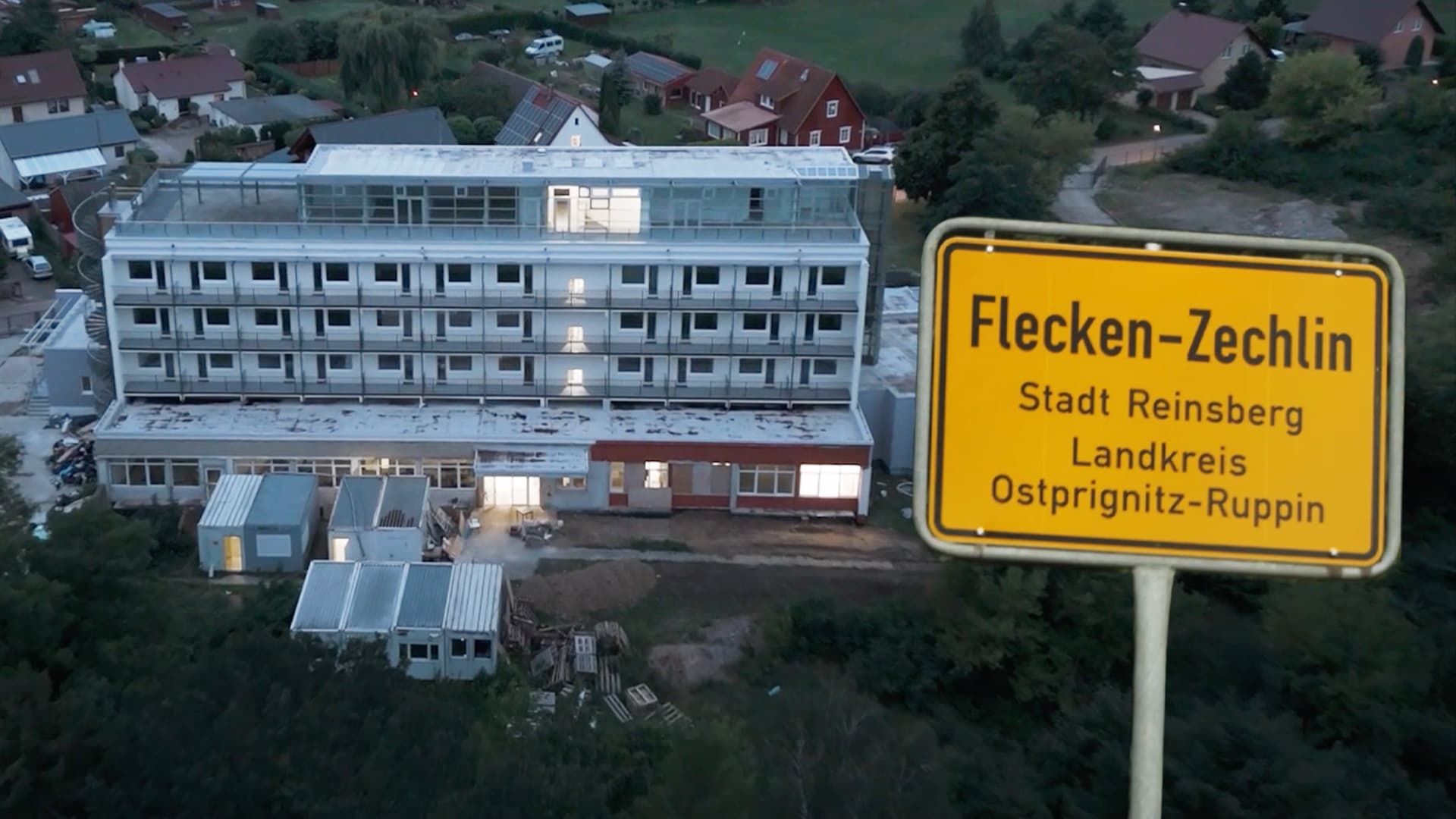 Vor dem „humanitären“ Asylheim in Flecken-Zechlin wurde Leiche eines Ukrainers gefunden